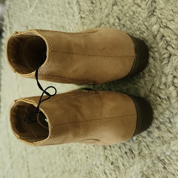 Universal Thread Booties - Picture 3 of 4